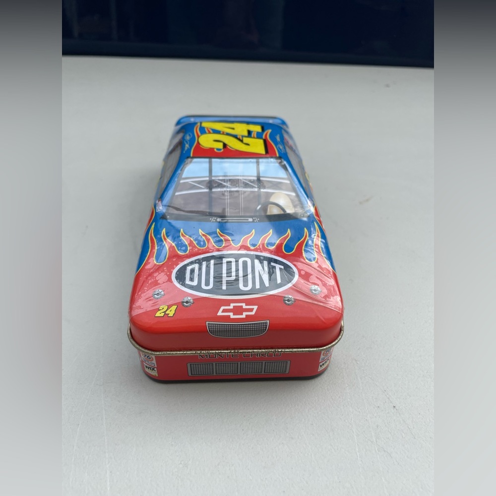 OU PONT #24 CAR WITH CHOCOLATE CANDY